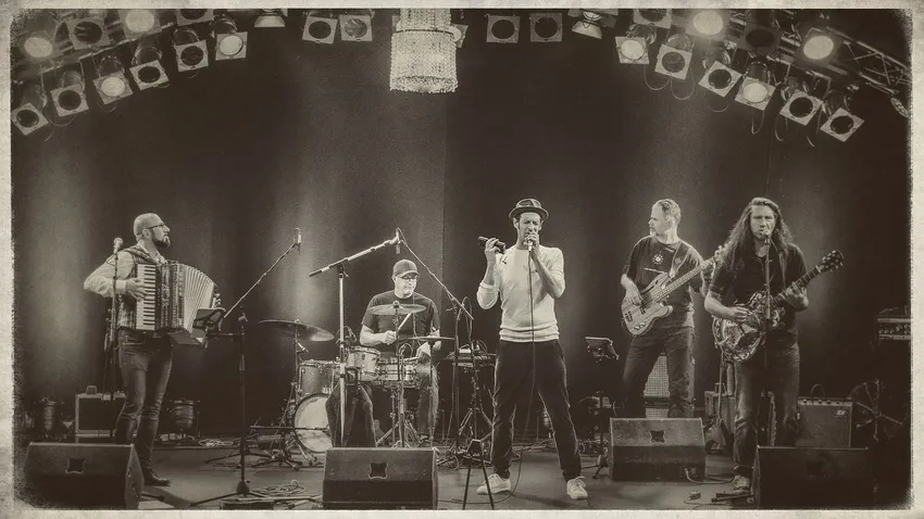 #LIVE